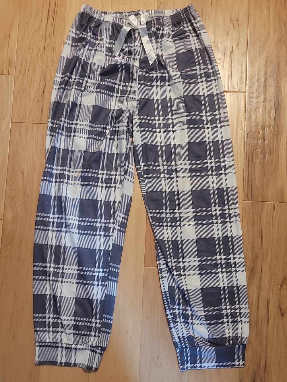 Women's plaid Lounge/pajama pants.